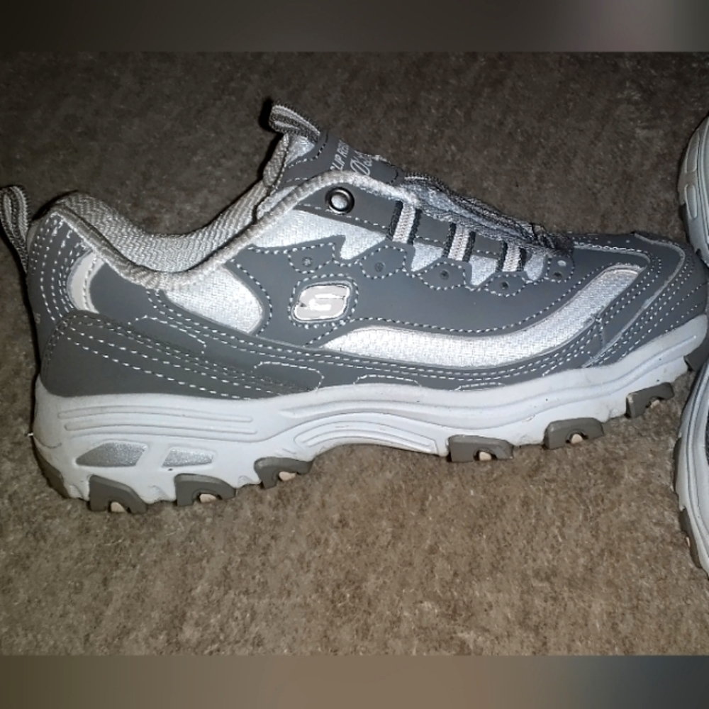 Women's Skechers size 6.5